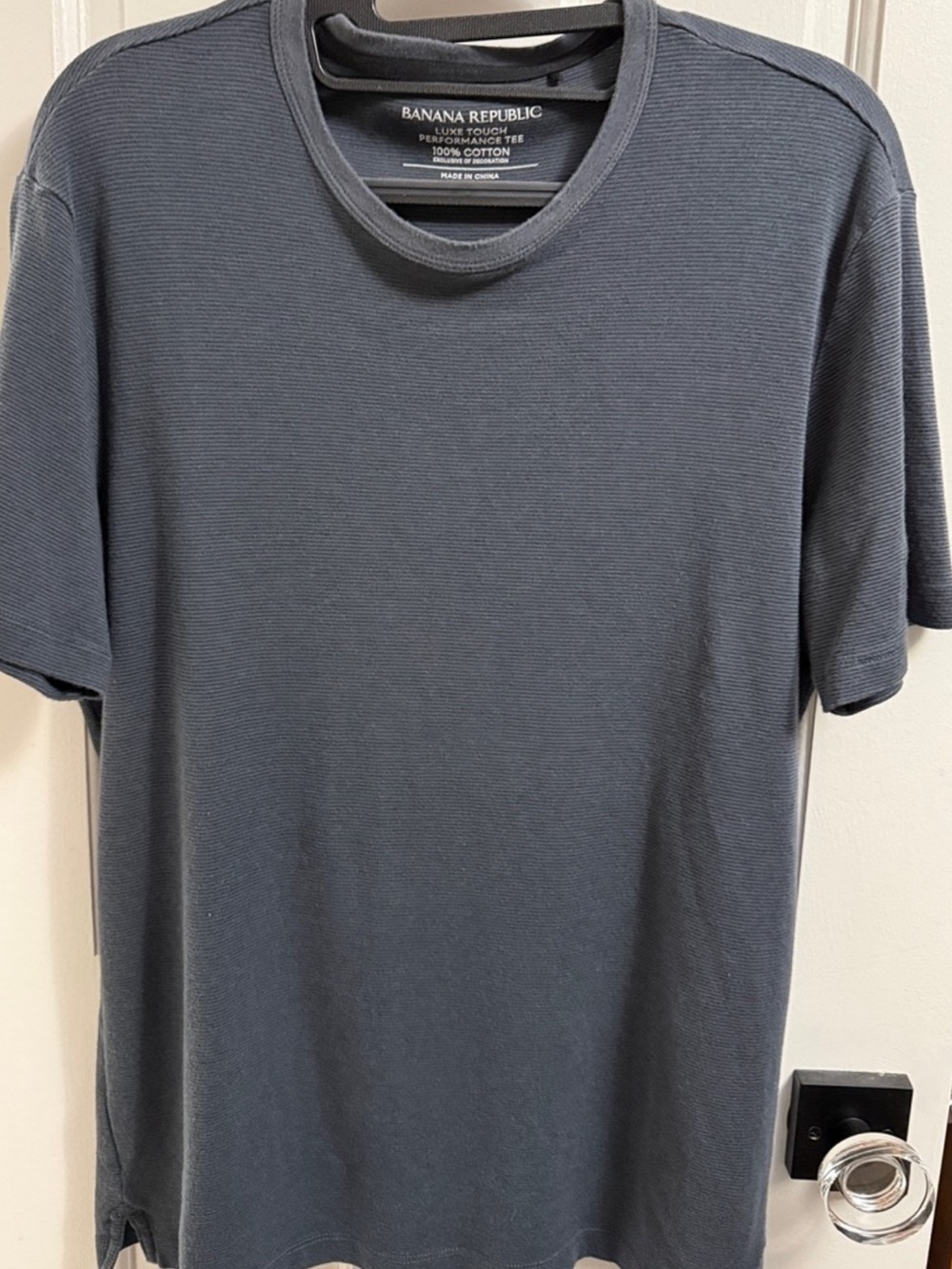 🍌 Banana Republic Women’s Short-Sleeve Luxe Touch Performance Tee In Charcoal